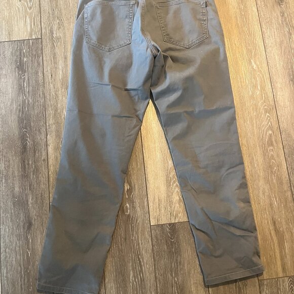 Docker's Jean Fit.  32x32.  Straight - Picture 2 of 4